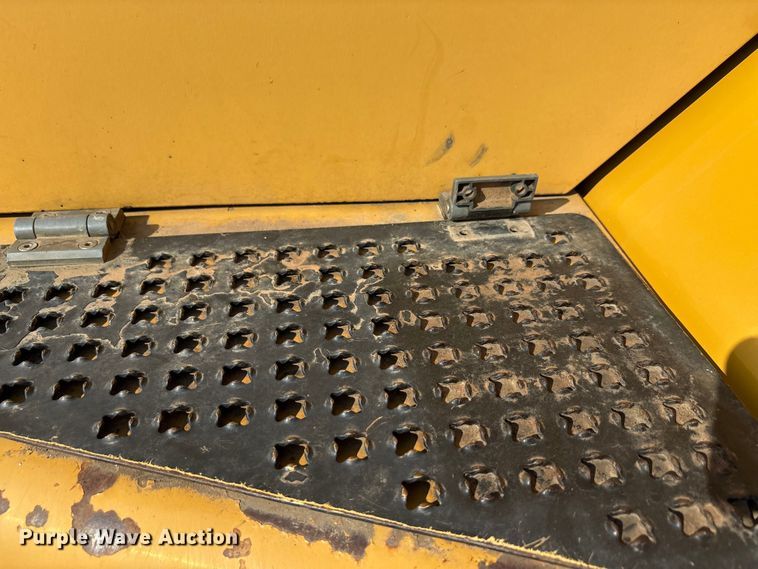 image for item EU0068 2006 Caterpillar 730 water wagon