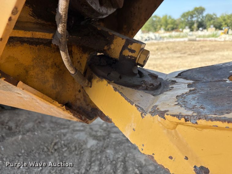 image for item EU0068 2006 Caterpillar 730 water wagon