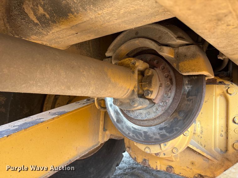 image for item EU0068 2006 Caterpillar 730 water wagon