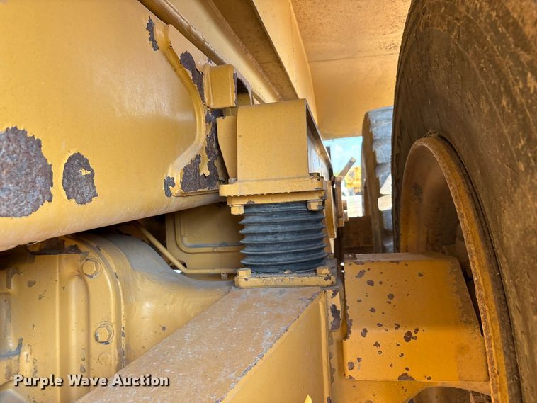 image for item EU0068 2006 Caterpillar 730 water wagon