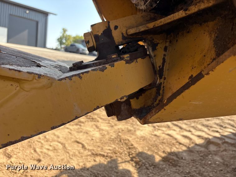 image for item EU0068 2006 Caterpillar 730 water wagon