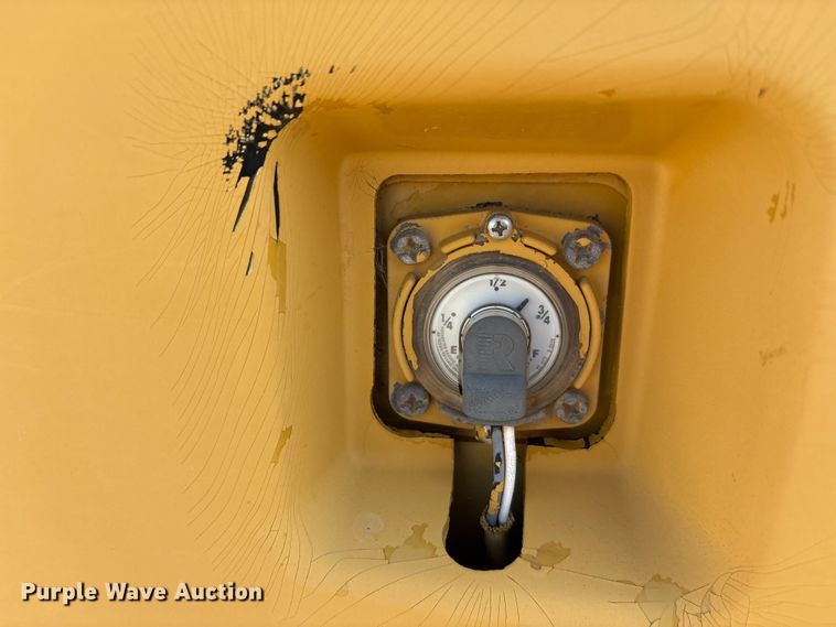 image for item EU0068 2006 Caterpillar 730 water wagon