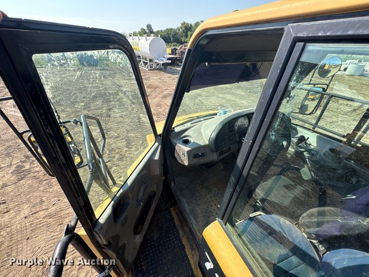 image for item EU0068 2006 Caterpillar 730 water wagon