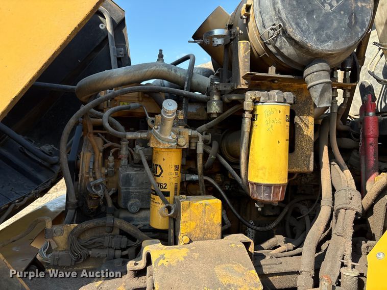 image for item EU0068 2006 Caterpillar 730 water wagon