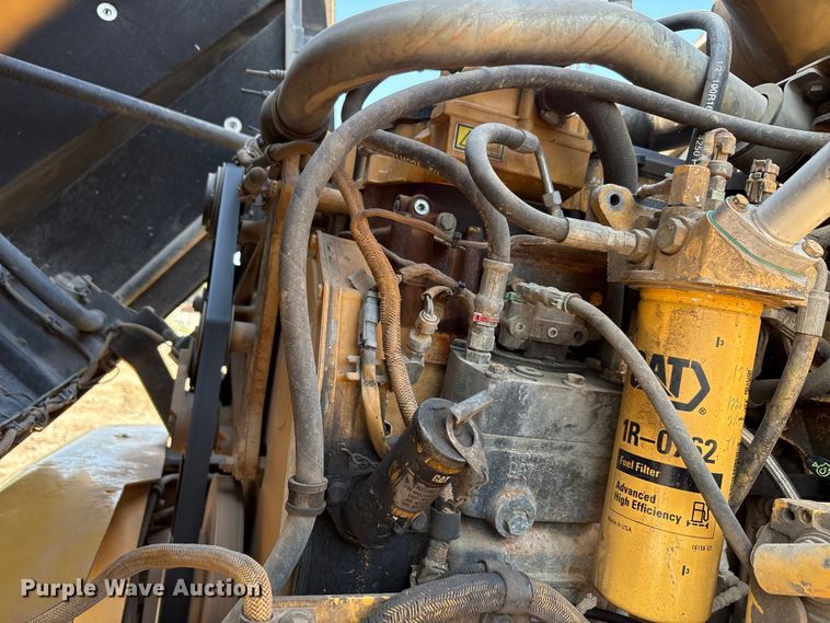 image for item EU0068 2006 Caterpillar 730 water wagon