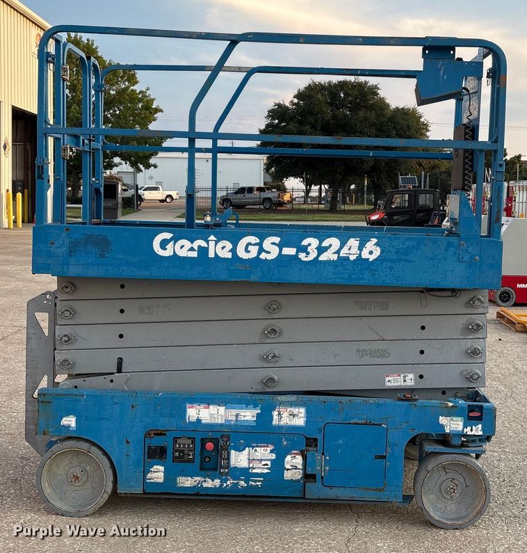 image for item EU0075 2016 Genie GS-3246 scissor lift