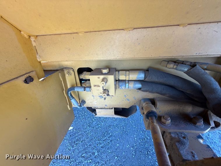 image for item EU2154 1998 Vermeer V8550 trencher