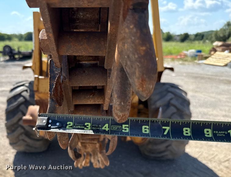 image for item EU2154 1998 Vermeer V8550 trencher