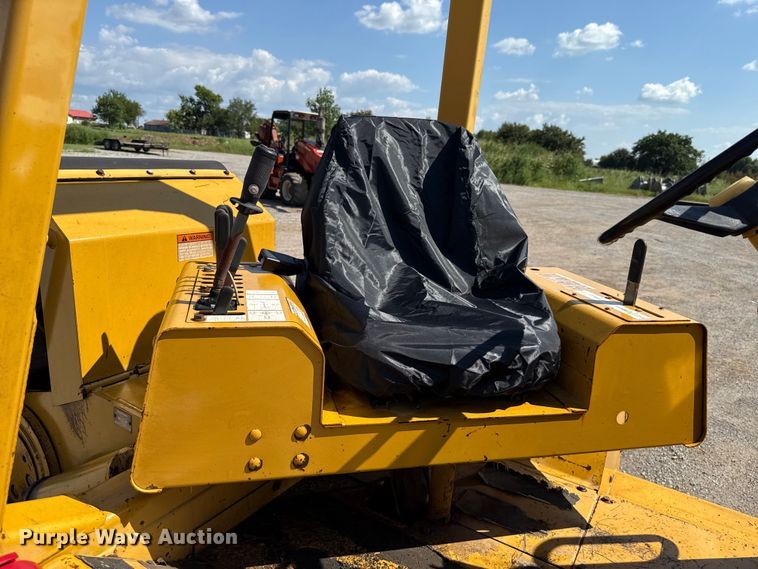 image for item EU2154 1998 Vermeer V8550 trencher