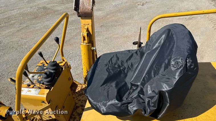 image for item EU2154 1998 Vermeer V8550 trencher