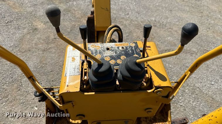 image for item EU2154 1998 Vermeer V8550 trencher