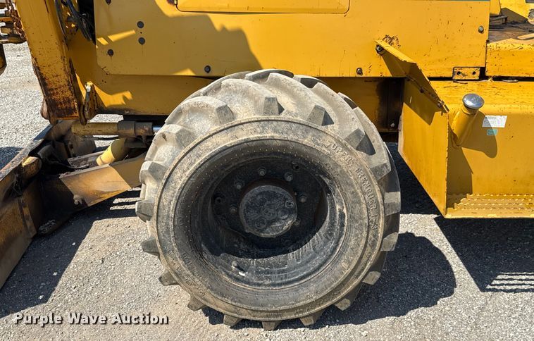 image for item EU2154 1998 Vermeer V8550 trencher