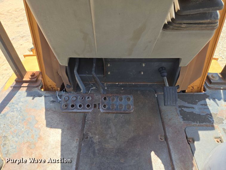 image for item EU3621 2005 Case 570MXT landscape tractor