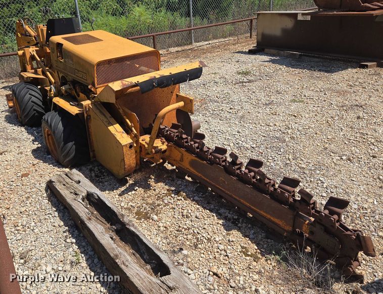 image for item EU3623 1977 Case Fleetline 30+4 trencher