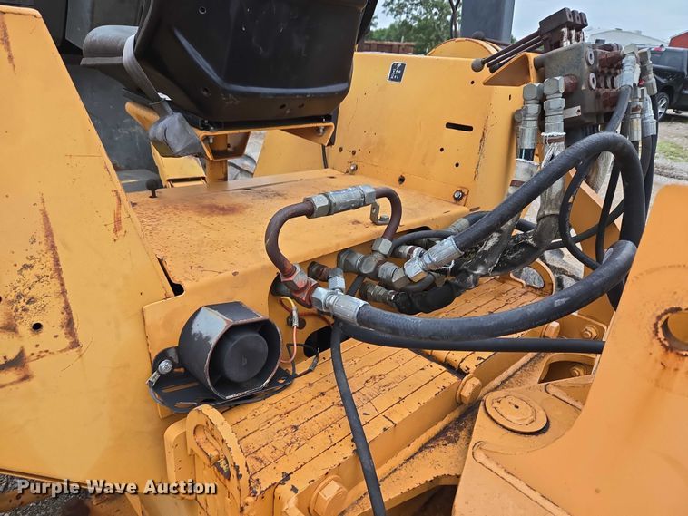 image for item EU3636 2001 Case 960 cable plow
