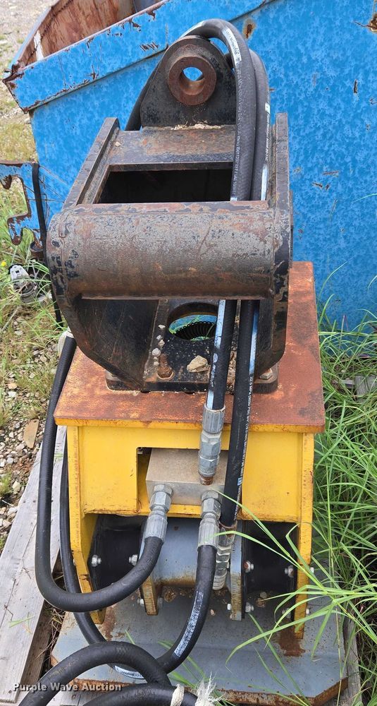 image for item EU3638 Atlas Copco HC 409 excavator plate compactor