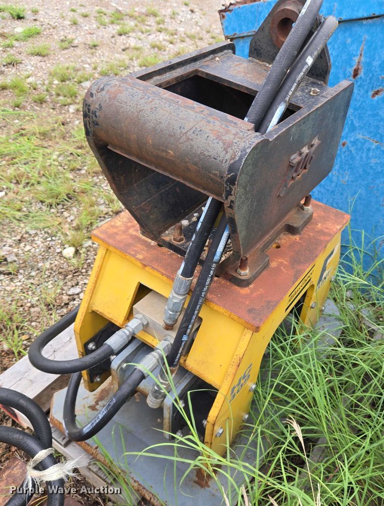 image for item EU3638 Atlas Copco HC 409 excavator plate compactor