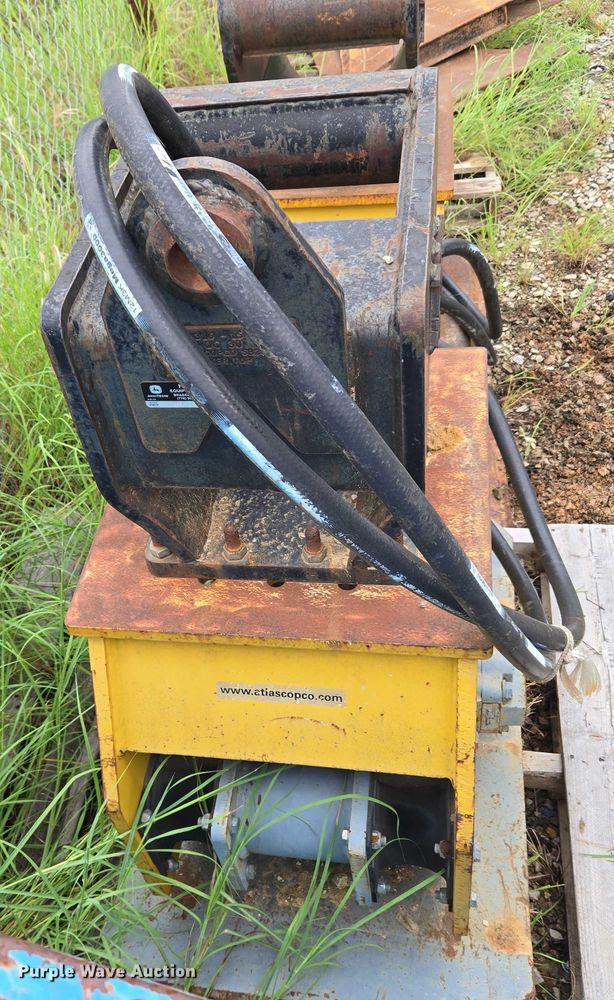 image for item EU3638 Atlas Copco HC 409 excavator plate compactor