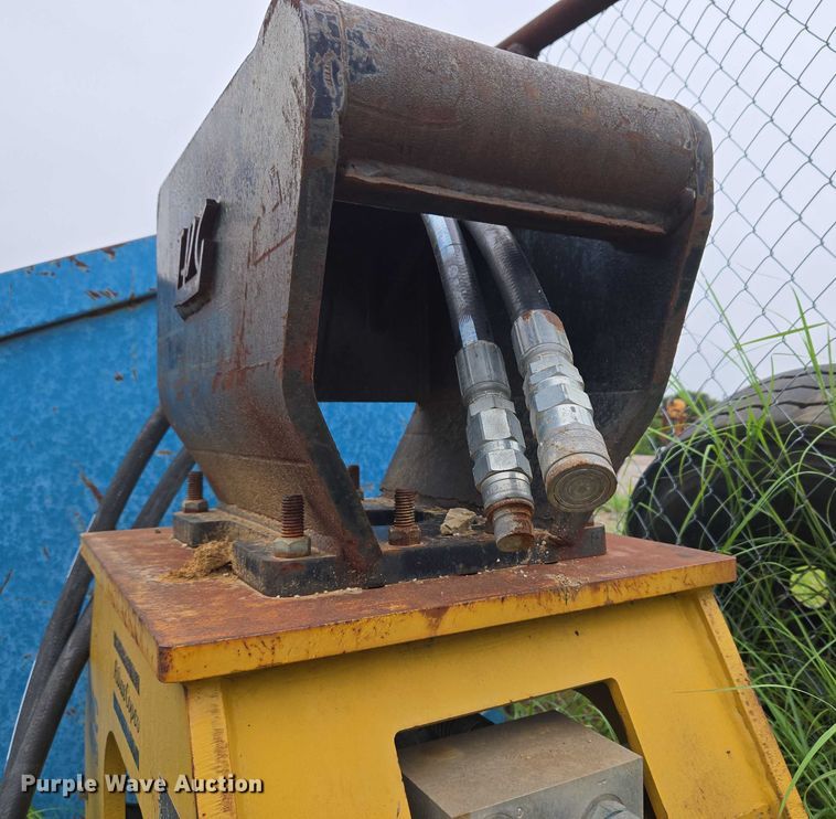 image for item EU3638 Atlas Copco HC 409 excavator plate compactor