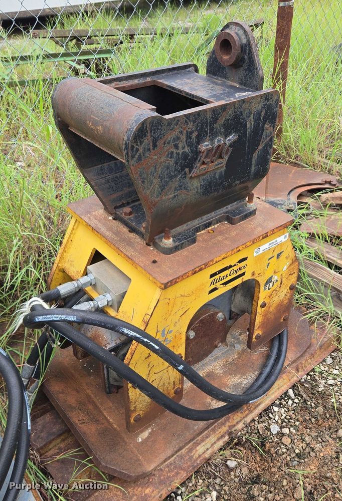 image for item EU3639 Atlas Copco HC 409 excavator plate compactor