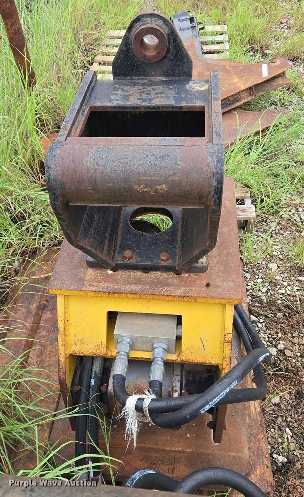 image for item EU3639 Atlas Copco HC 409 excavator plate compactor