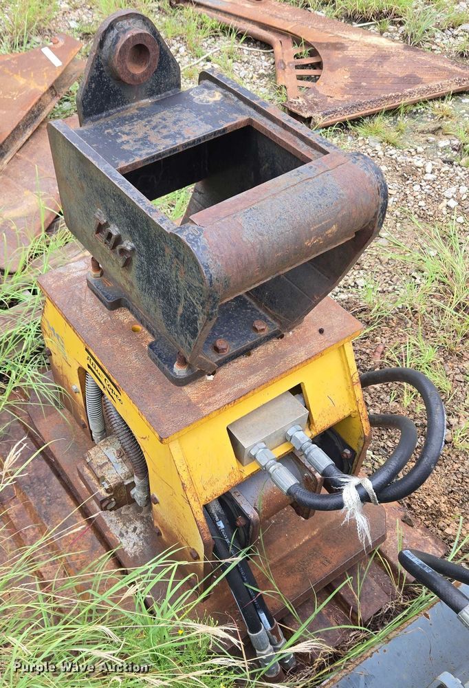 image for item EU3639 Atlas Copco HC 409 excavator plate compactor