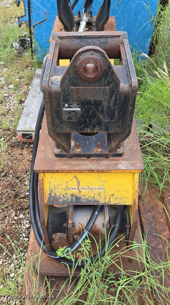 image for item EU3639 Atlas Copco HC 409 excavator plate compactor