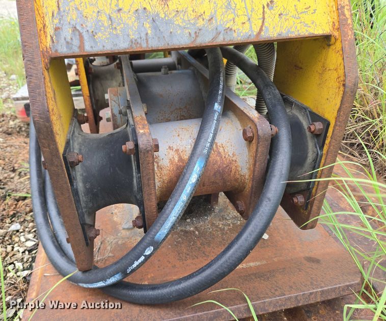 image for item EU3639 Atlas Copco HC 409 excavator plate compactor