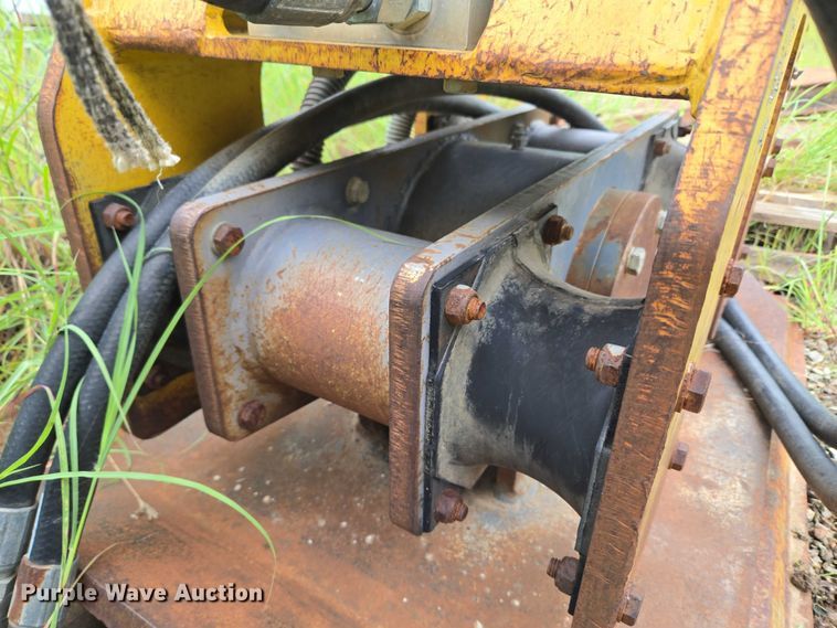 image for item EU3639 Atlas Copco HC 409 excavator plate compactor