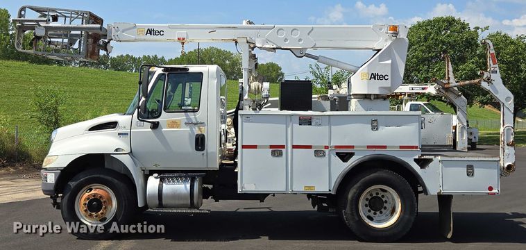 image for item EV1579 2012 International DuraStar 4300 cable placer bucket truck
