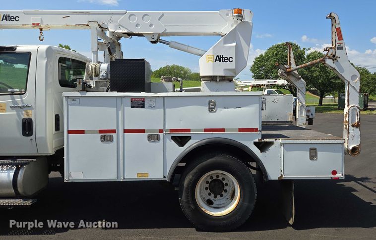 image for item EV1579 2012 International DuraStar 4300 cable placer bucket truck
