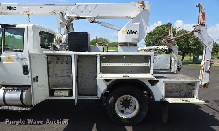 image for item EV1579 2012 International DuraStar 4300 cable placer bucket truck