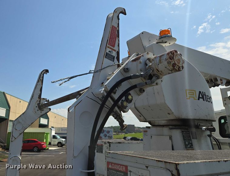 image for item EV1579 2012 International DuraStar 4300 cable placer bucket truck