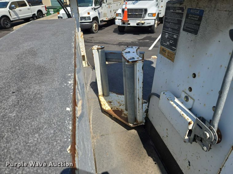 image for item EV1579 2012 International DuraStar 4300 cable placer bucket truck