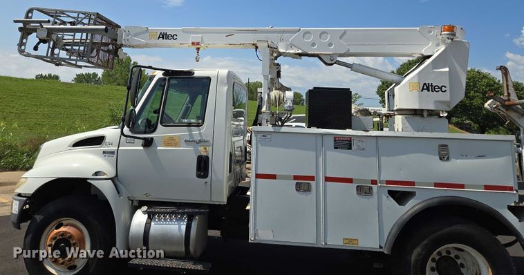 image for item EV1579 2012 International DuraStar 4300 cable placer bucket truck