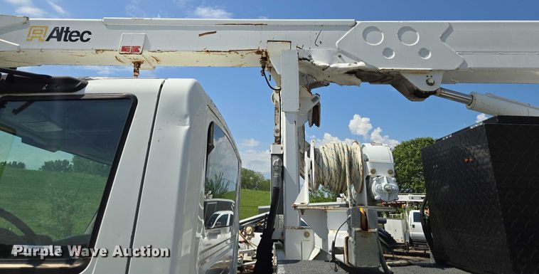 image for item EV1579 2012 International DuraStar 4300 cable placer bucket truck