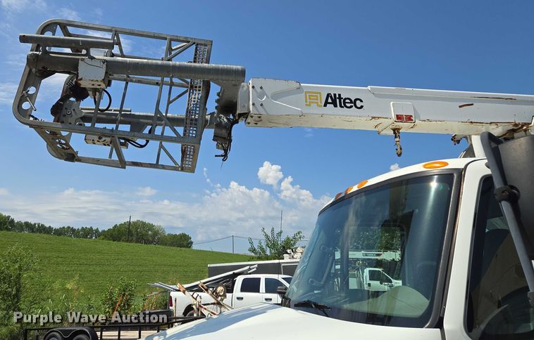 image for item EV1579 2012 International DuraStar 4300 cable placer bucket truck