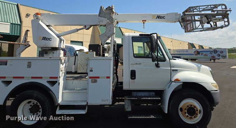image for item EV1579 2012 International DuraStar 4300 cable placer bucket truck
