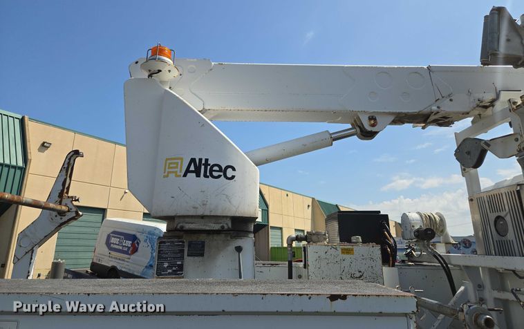 image for item EV1579 2012 International DuraStar 4300 cable placer bucket truck