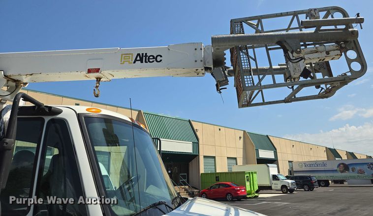 image for item EV1579 2012 International DuraStar 4300 cable placer bucket truck