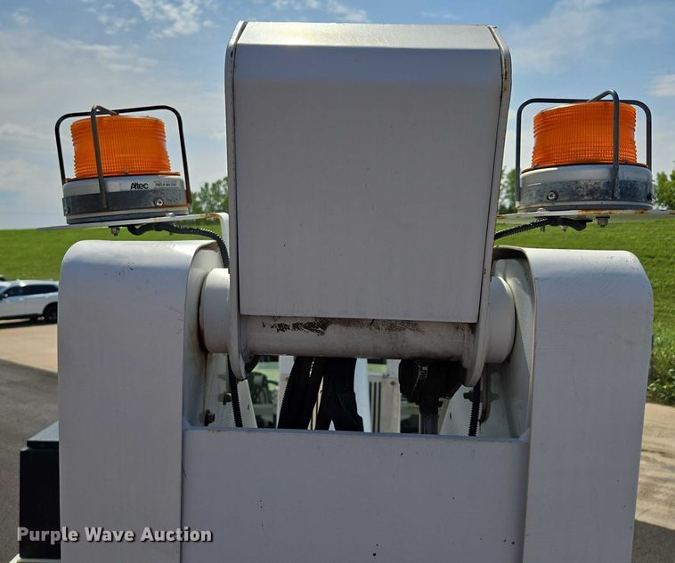 image for item EV1579 2012 International DuraStar 4300 cable placer bucket truck