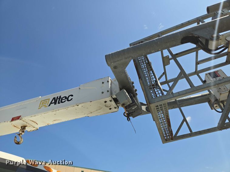 image for item EV1579 2012 International DuraStar 4300 cable placer bucket truck