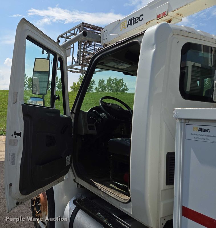 image for item EV1579 2012 International DuraStar 4300 cable placer bucket truck