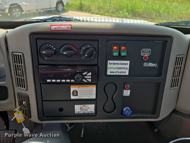 image for item EV1579 2012 International DuraStar 4300 cable placer bucket truck