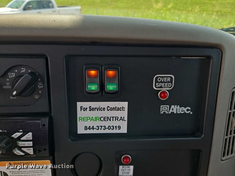 image for item EV1579 2012 International DuraStar 4300 cable placer bucket truck