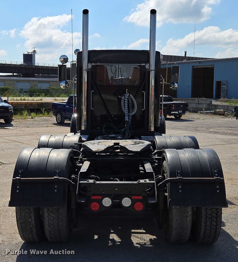 image for item EV1586 2006 Kenworth T800 semi truck