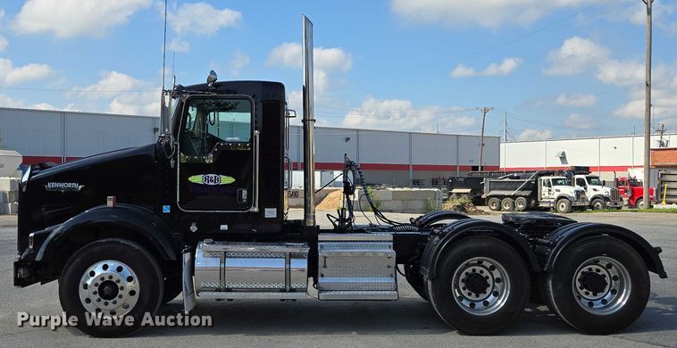 image for item EV1586 2006 Kenworth T800 semi truck