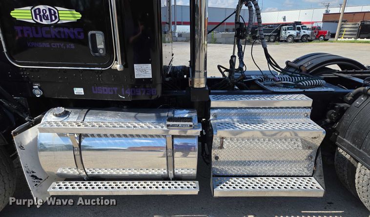 image for item EV1586 2006 Kenworth T800 semi truck