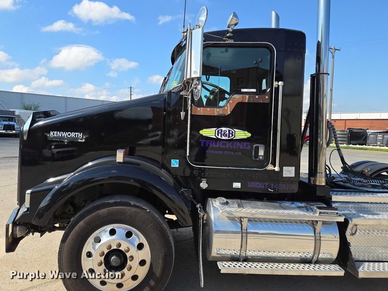 image for item EV1586 2006 Kenworth T800 semi truck