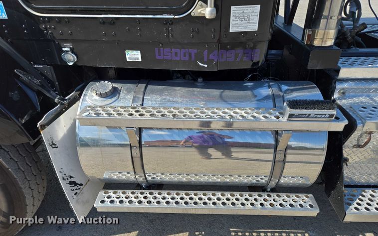 image for item EV1586 2006 Kenworth T800 semi truck